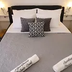 Deluxe Look