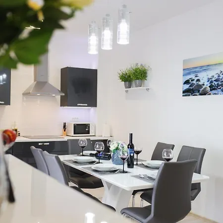 Deluxe Look Apartment *