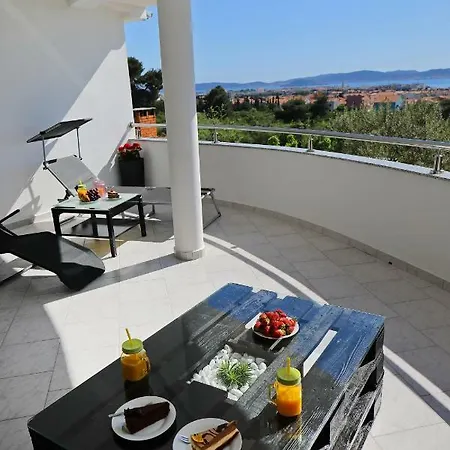 Deluxe Look Apartment *