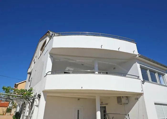 Deluxe Look アパート ザダル